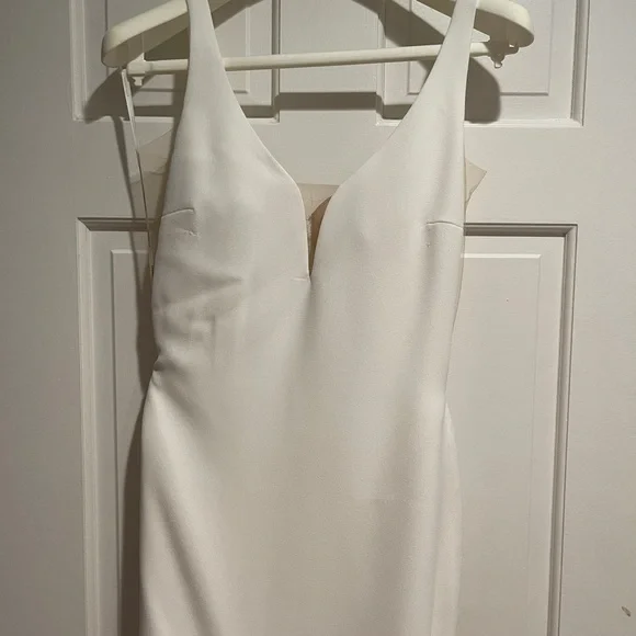 Beautiful dress in perfect condition - Picture 3 of 7